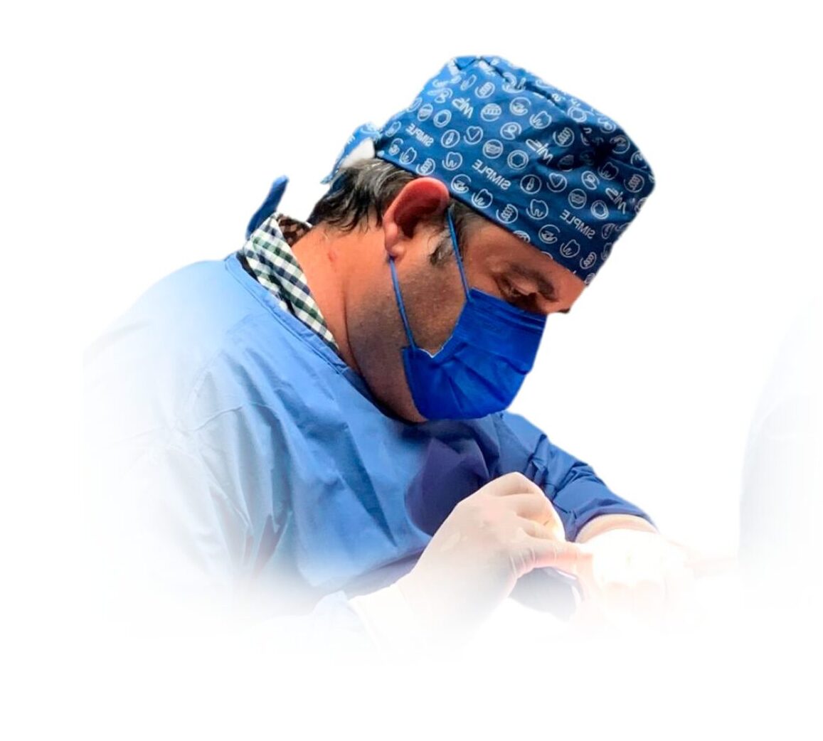 Dr. Fernando Alcocer González Experto en Implantes Dentales y Odontología Integral